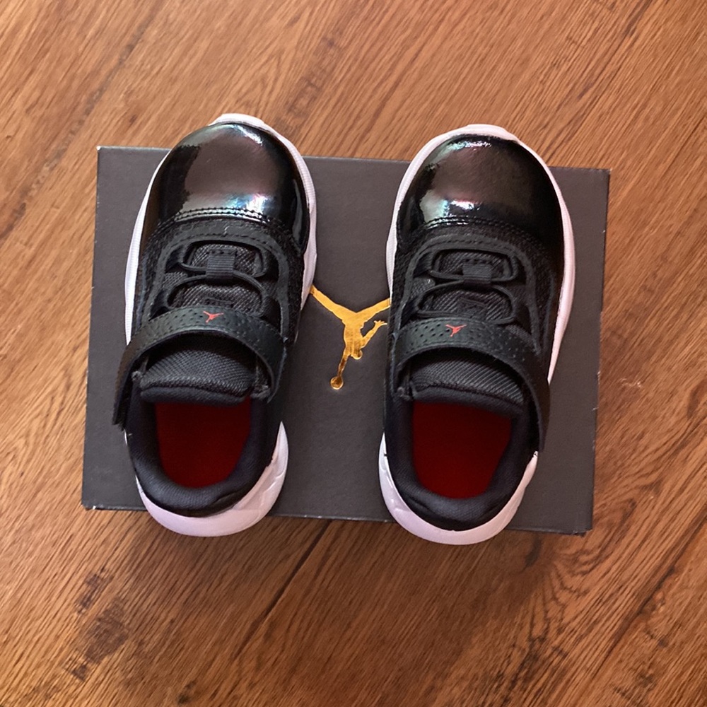 🔥JORDAN 11 CMFT LOW🔥